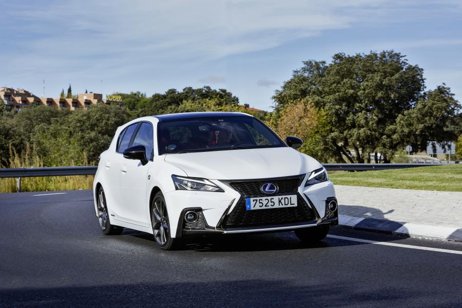  Lexus CT200h F-Sport 2017 года  (WW) (фото 25 из 25)